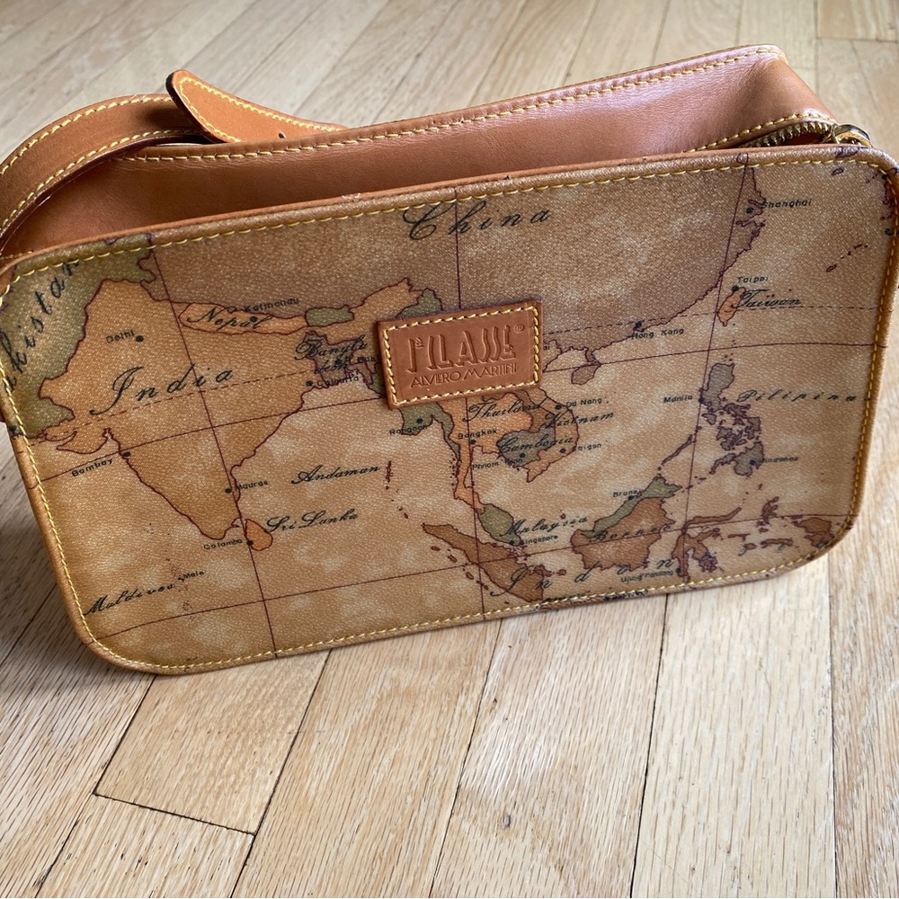 IaClasse Alviero Martini shoulder bag